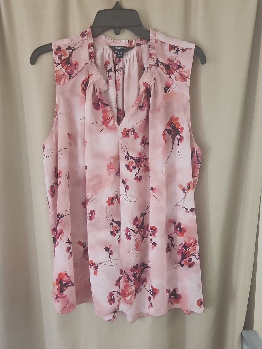 EUC Simply Vera Wang Top